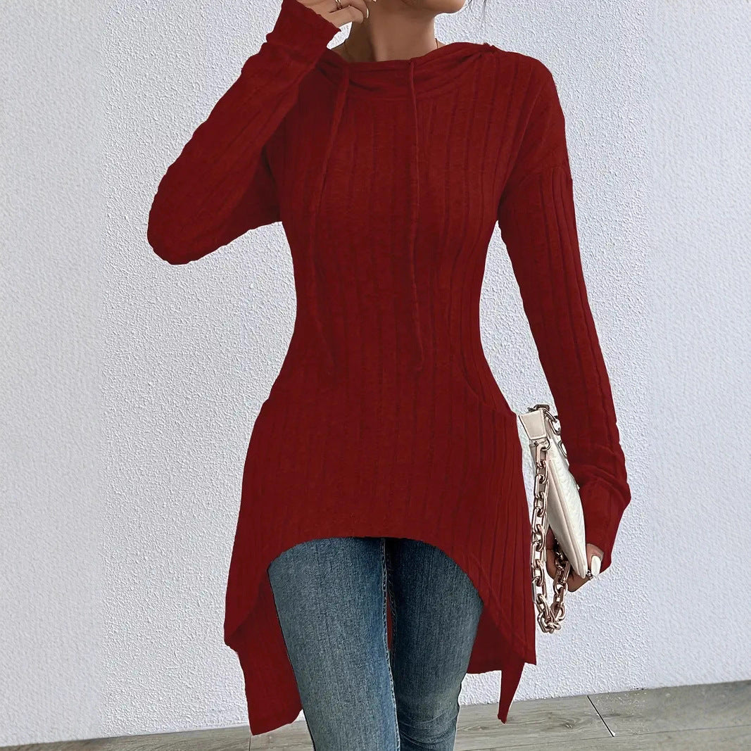 Vroue middellang kapuutsweater met onreëlmatige sny en trekkoord.