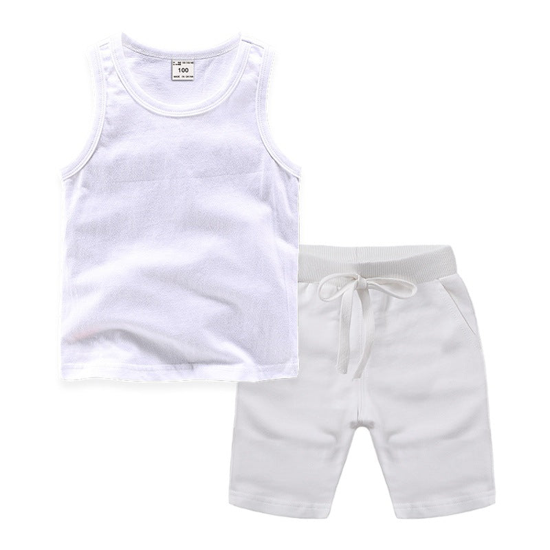Ensembles de vêtements pour enfants.