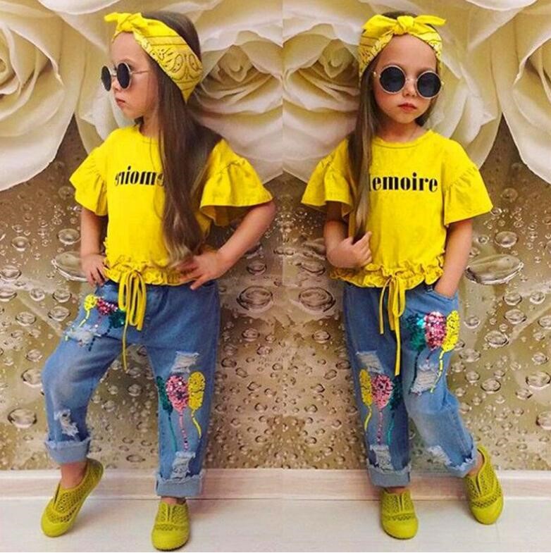 Ensemble jeans t-shirt jaune à motifs lettre fille.