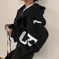 Sudadera casual con cremallera y mangas largas estampada, estilo relajado y moderno.