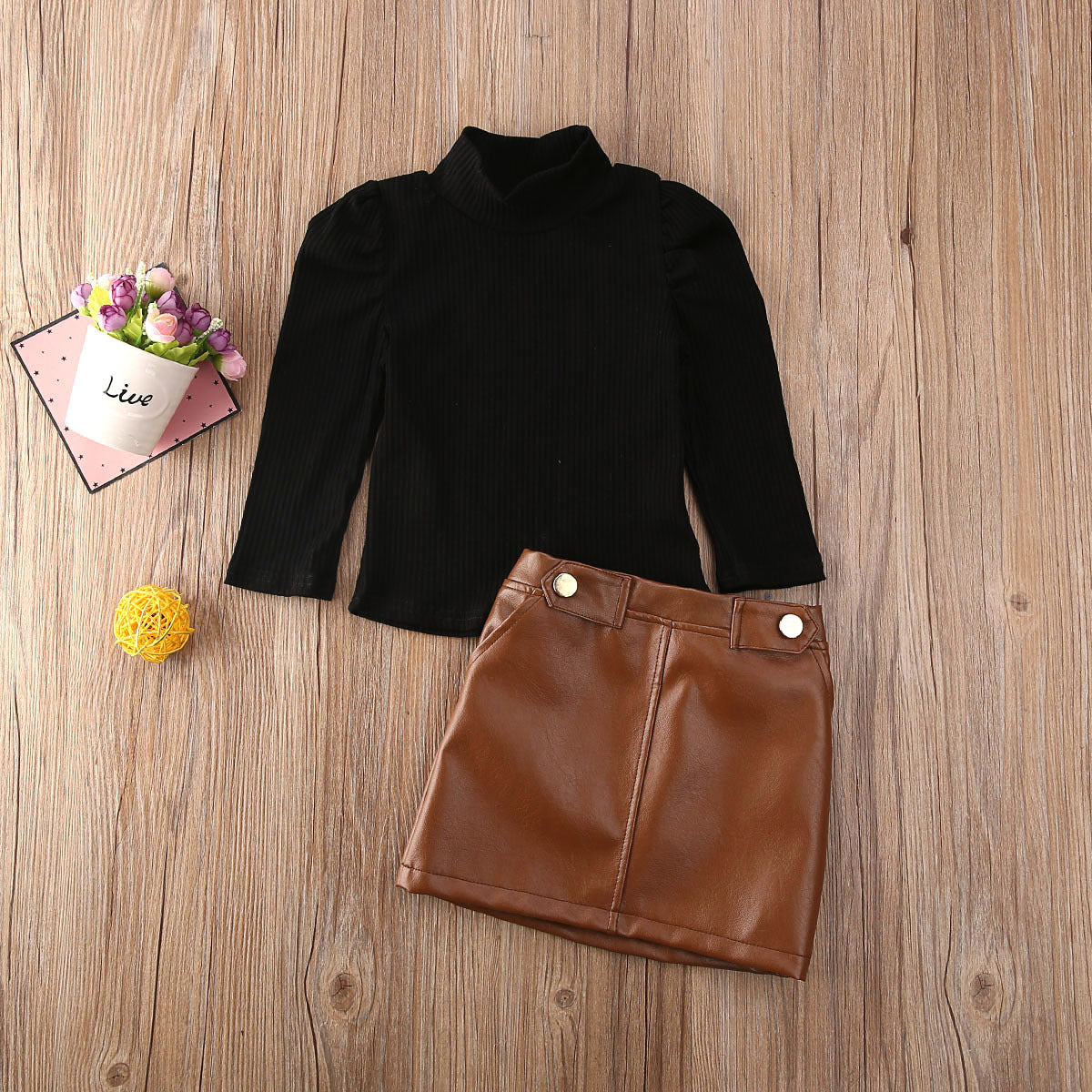 Ensemble fille chemise boutonnée et jupe cuir