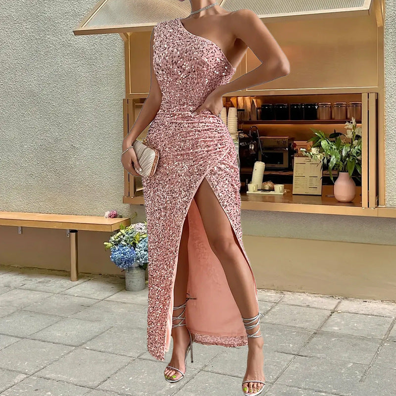 Robe longue asymétrique pailletée épaule fendue – Glamour club