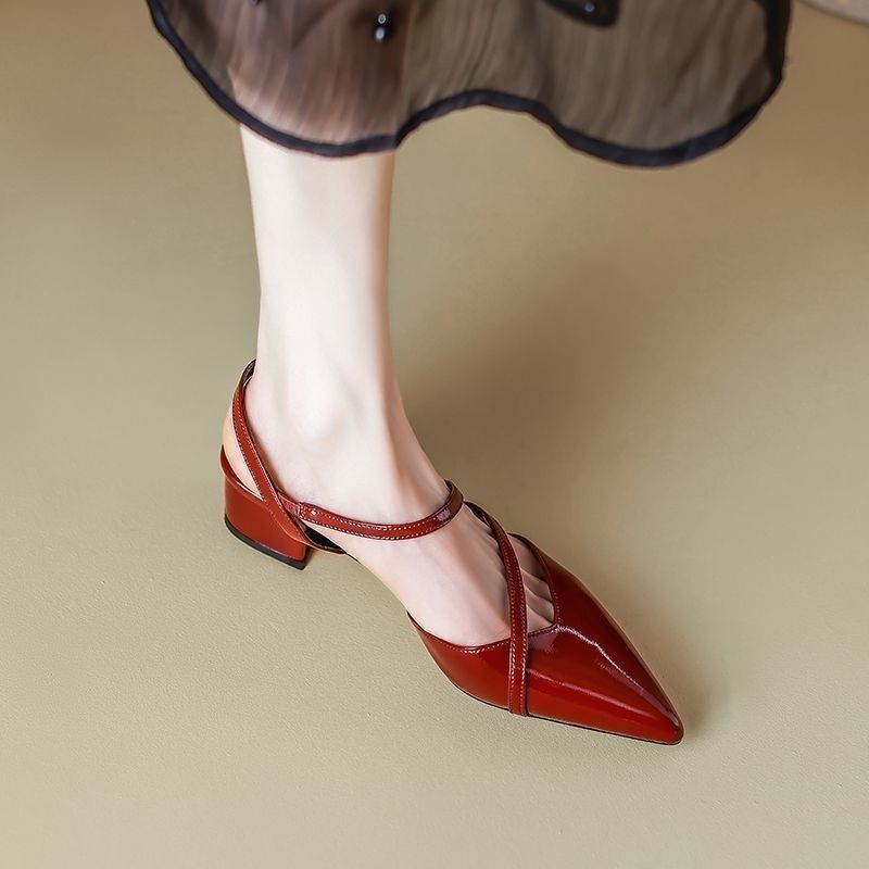Sandales femmes bout pointu fermé talon bas – style coréen rouge/argent