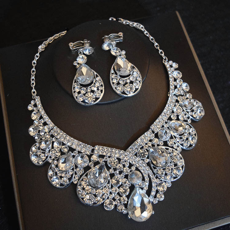 SET BIJOUX MARIAGE 3 PIÈCES FLEURS – COLLIER + BOUCLES OREILLES COURONNE TRES CHIC