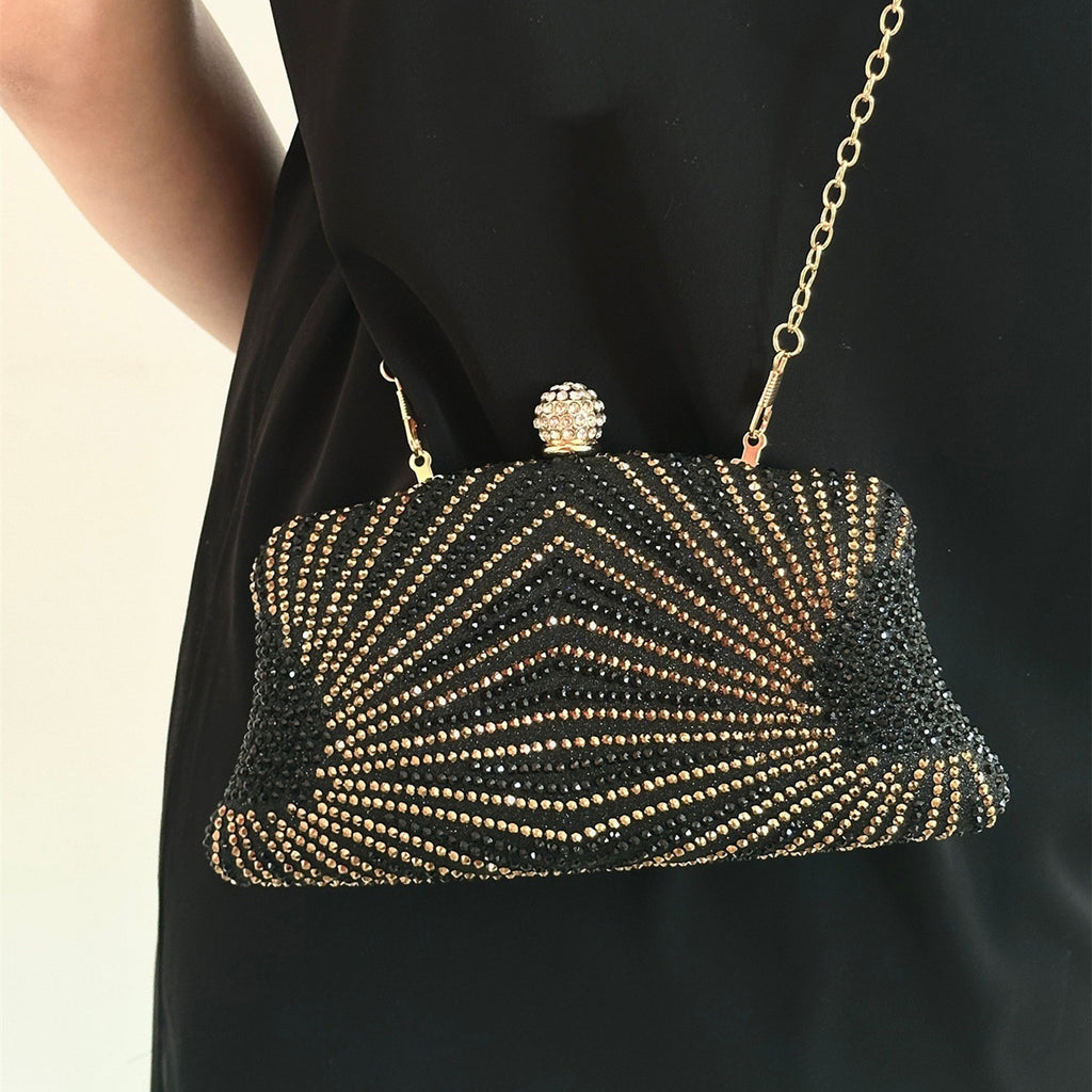 Pochette de soirée élégante et scintillante ornée de strass