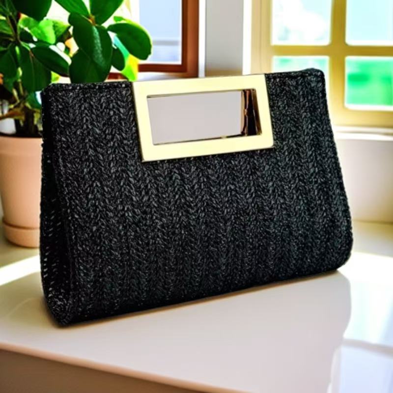 Nouveau sac clutch chaîne woven pour femmes stylées.