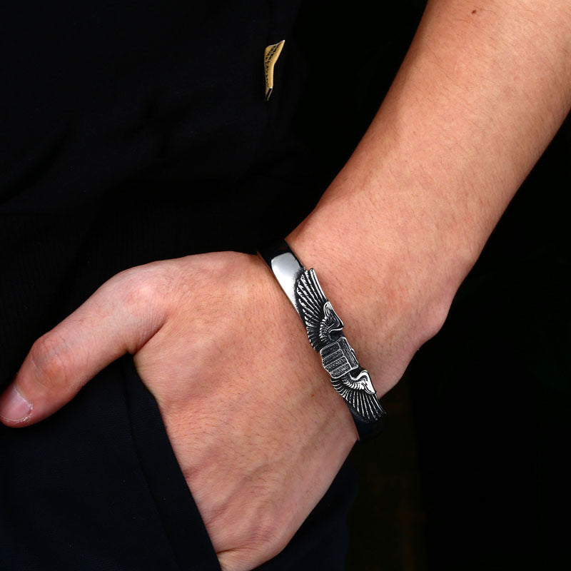 Bracelet badge Tigre Volant Force Aérienne Seconde Guerre mondiale, acier titane.