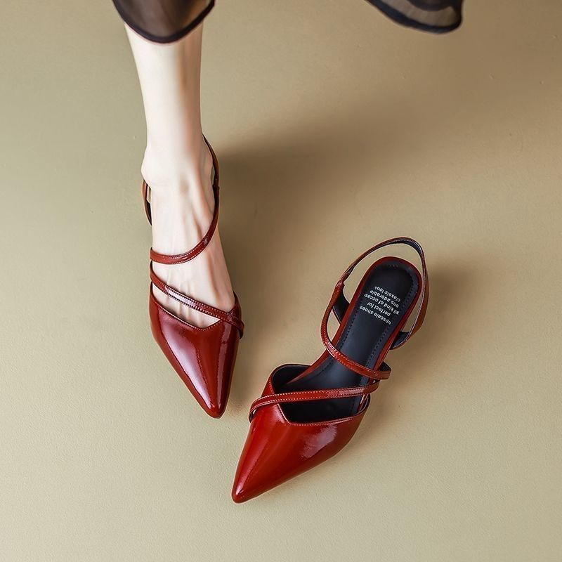Sandales femmes bout pointu fermé talon bas – style coréen rouge/argent