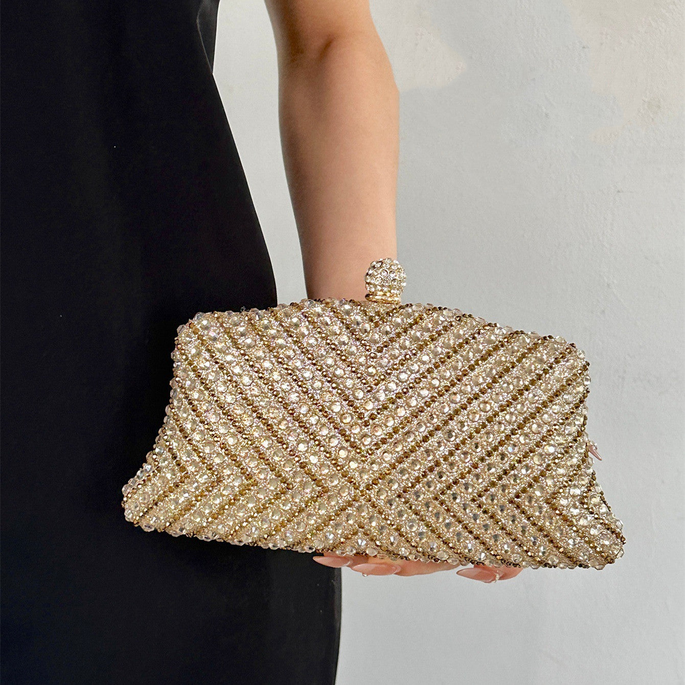 Pochette de soirée élégante et scintillante ornée de strass