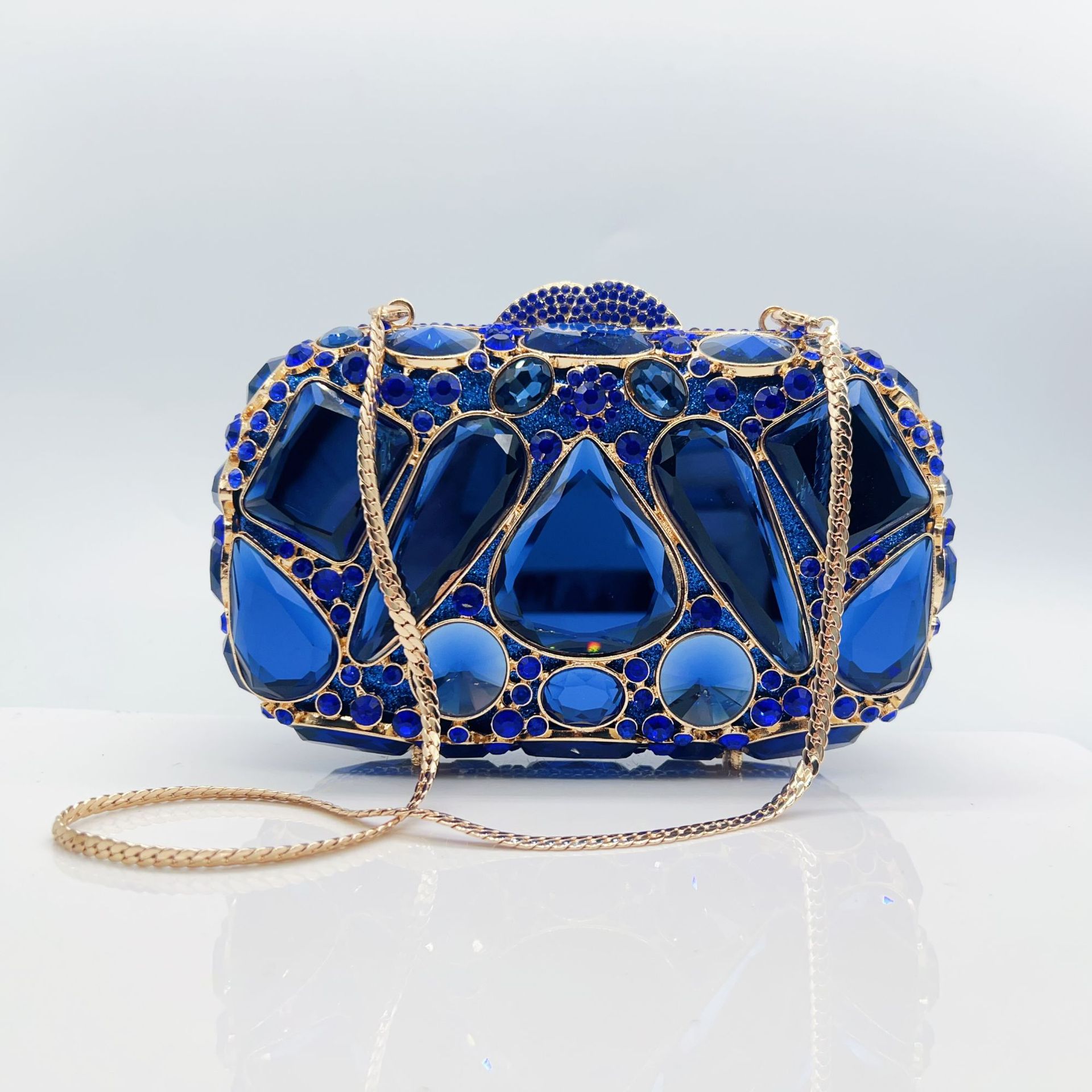 Pochette cristal diamant incrusté, chic pour femmes.