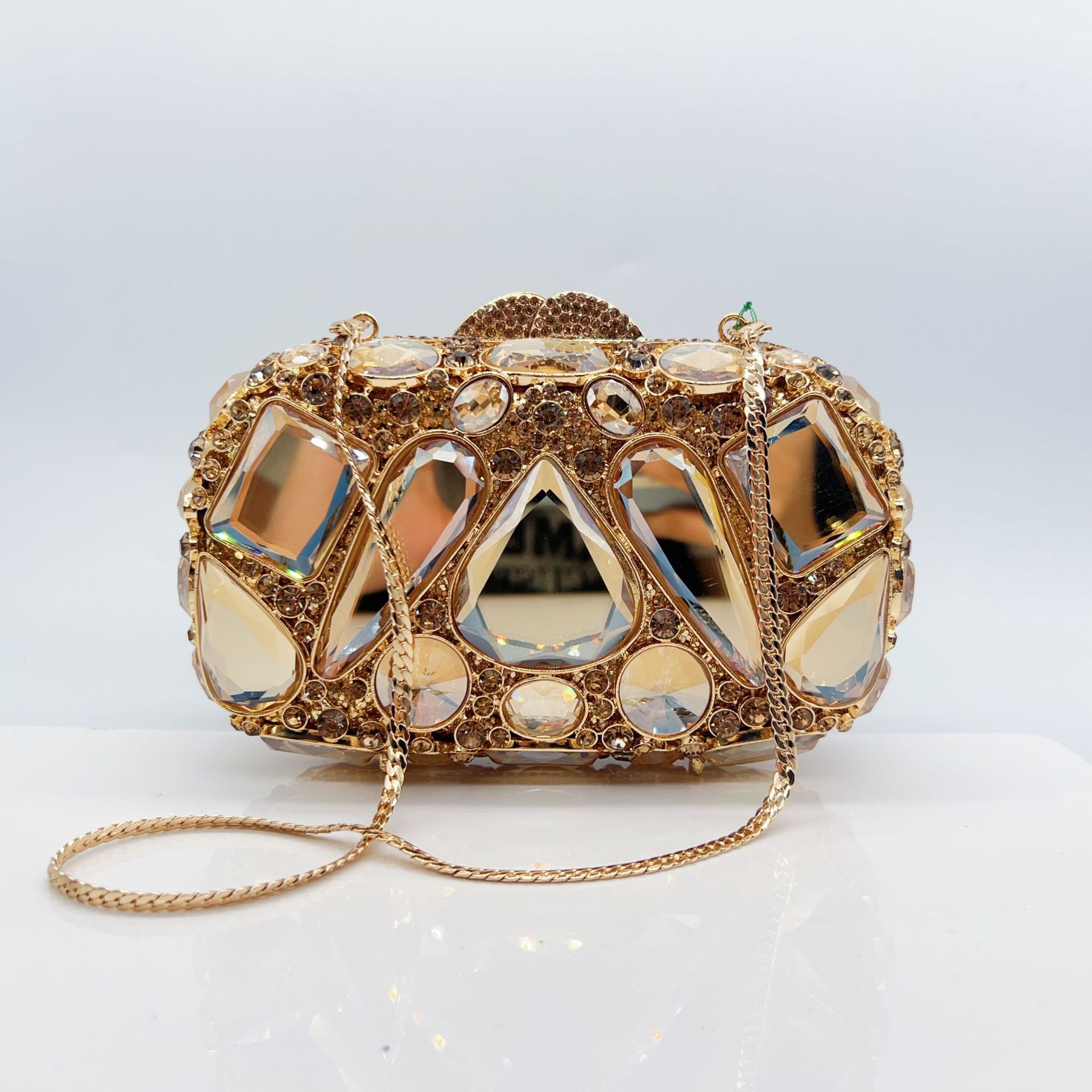 Pochette cristal diamant incrusté, chic pour femmes.