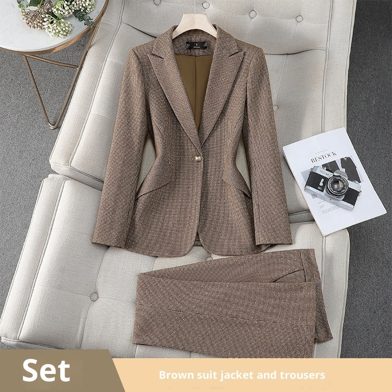 Costume blazer strass femme gris/rouge/café – pantalon court chic affaires