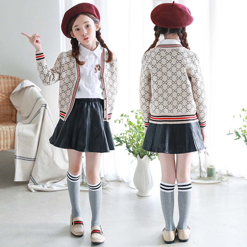 Cardigan tricot enfant col V café – viscose boutonnage simple