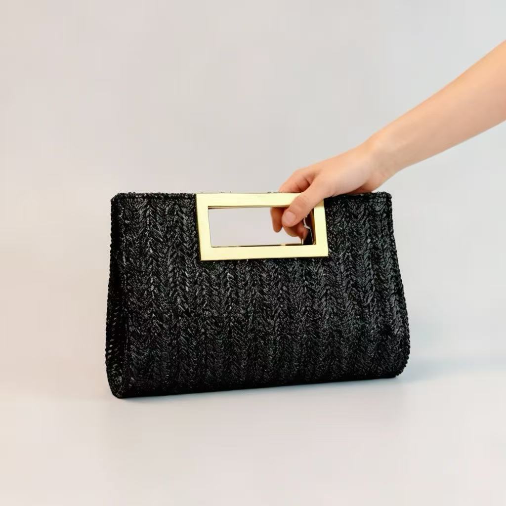Nouveau sac clutch chaîne woven pour femmes stylées.