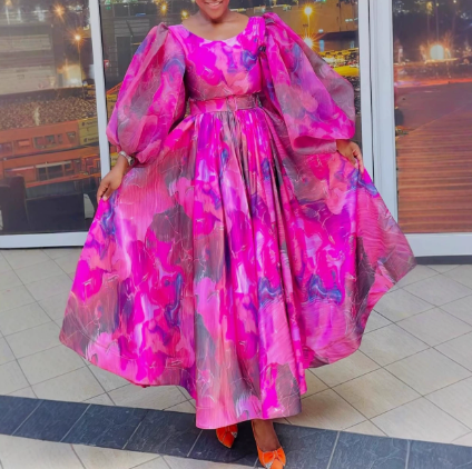 Robe chic imprimée commuting, accents nœuds raffinés