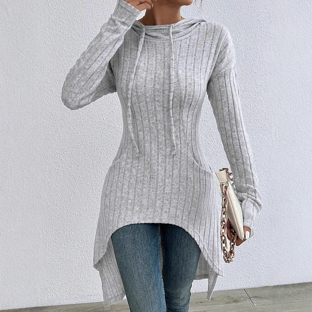 Vroue middellang kapuutsweater met onreëlmatige sny en trekkoord.