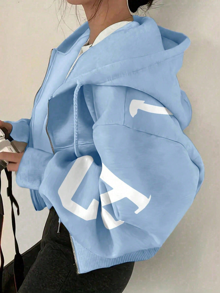 Sudadera casual con cremallera y mangas largas estampada, estilo relajado y moderno.
