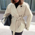 MANTEAU TRENCH REVERS FEMME CEINTURÉ – LIGNE FLUIDE CHIC ÉLÉGANT URBAIN