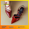 Sandales femmes bout pointu fermé talon bas – style coréen rouge/argent
