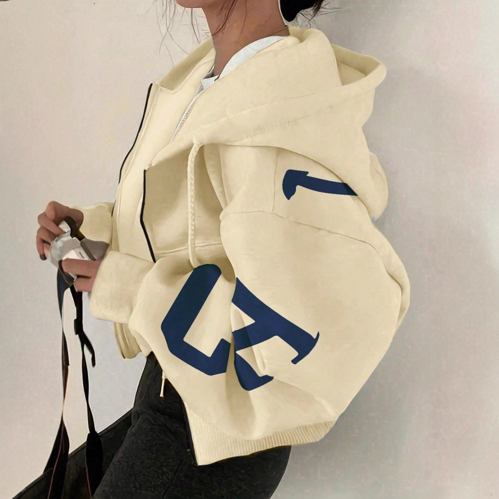 Sudadera casual con cremallera y mangas largas estampada, estilo relajado y moderno.