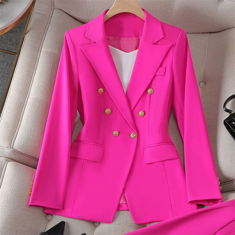 Veste tailleur petite taille femme moderne et flatteuse.