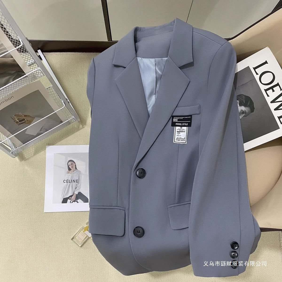 Blazer texturé gris-bleu femme, style designer streetwear viral.