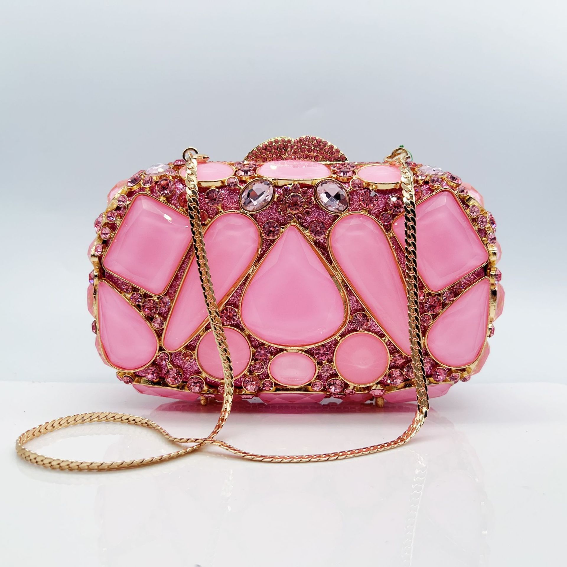 Pochette cristal diamant incrusté, chic pour femmes.