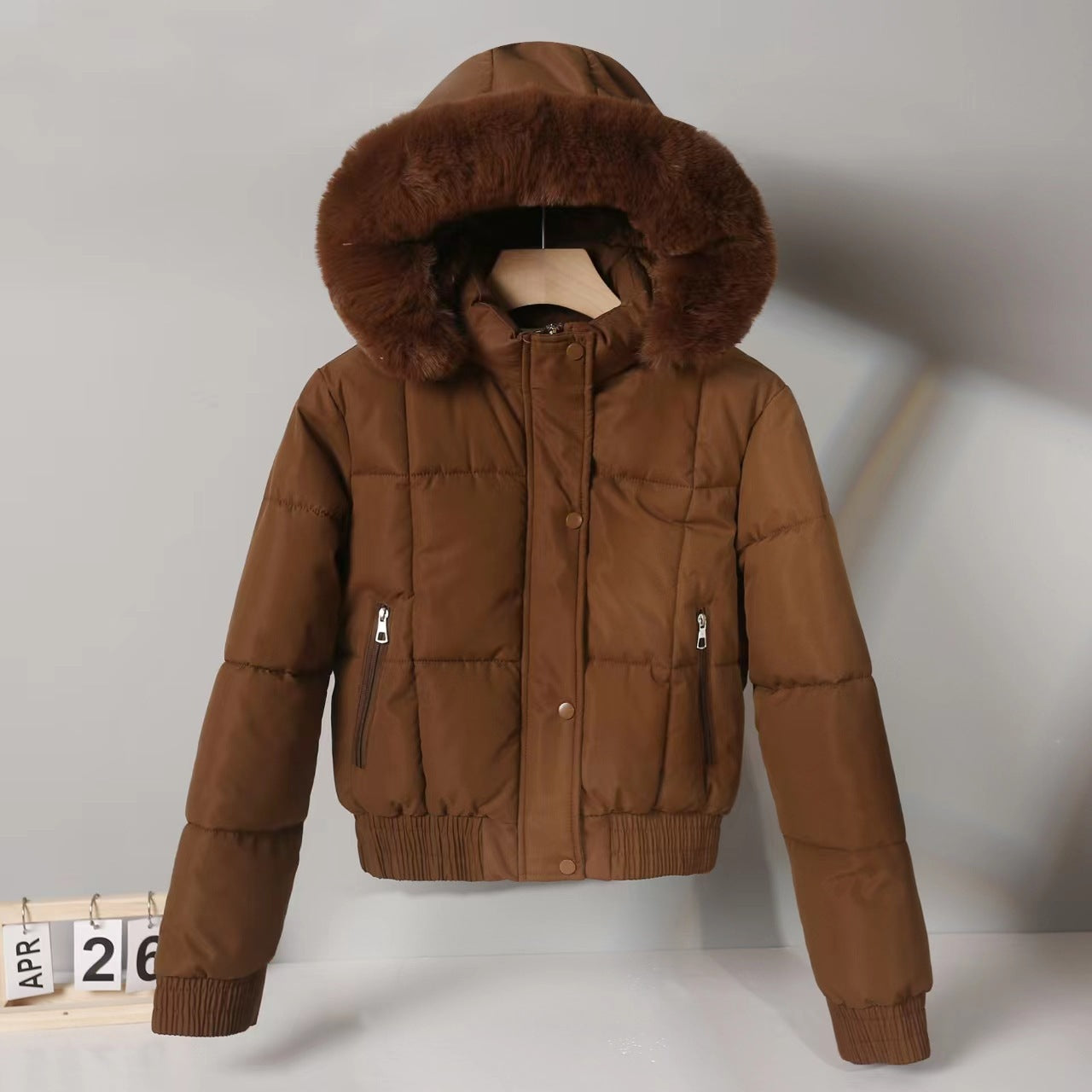 Parka courte femme rembourrée coton, style coréen Hong Kong hivernal.