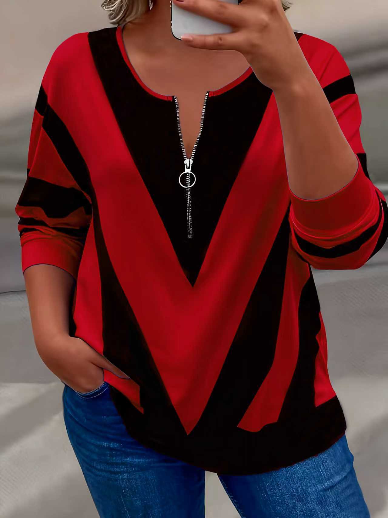 Camiseta color block com zíper, corte solto - casual e moderna.