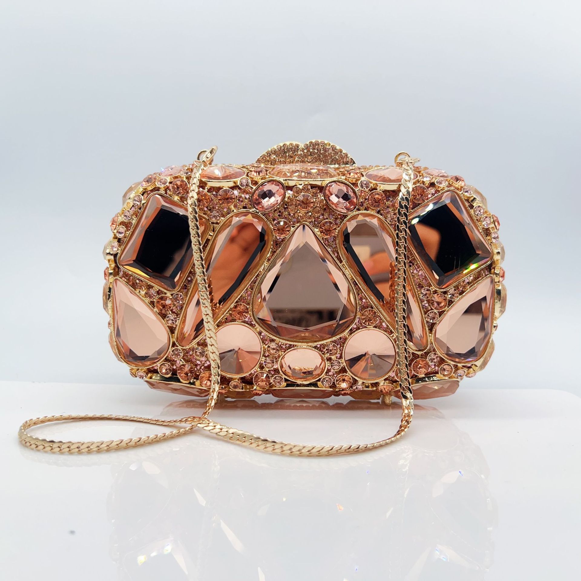 Pochette cristal diamant incrusté, chic pour femmes.