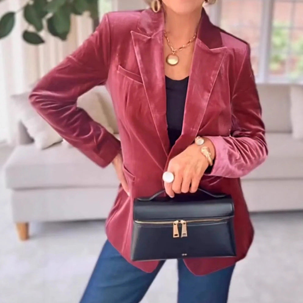 Veste costume velours gold coupe ajustée, style professionnel luxueux.