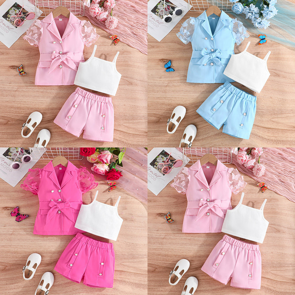 Ensemble trois pièces pour fille : haut, barboteuse, pantalon.