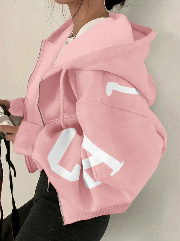 Sudadera casual con cremallera y mangas largas estampada, estilo relajado y moderno.