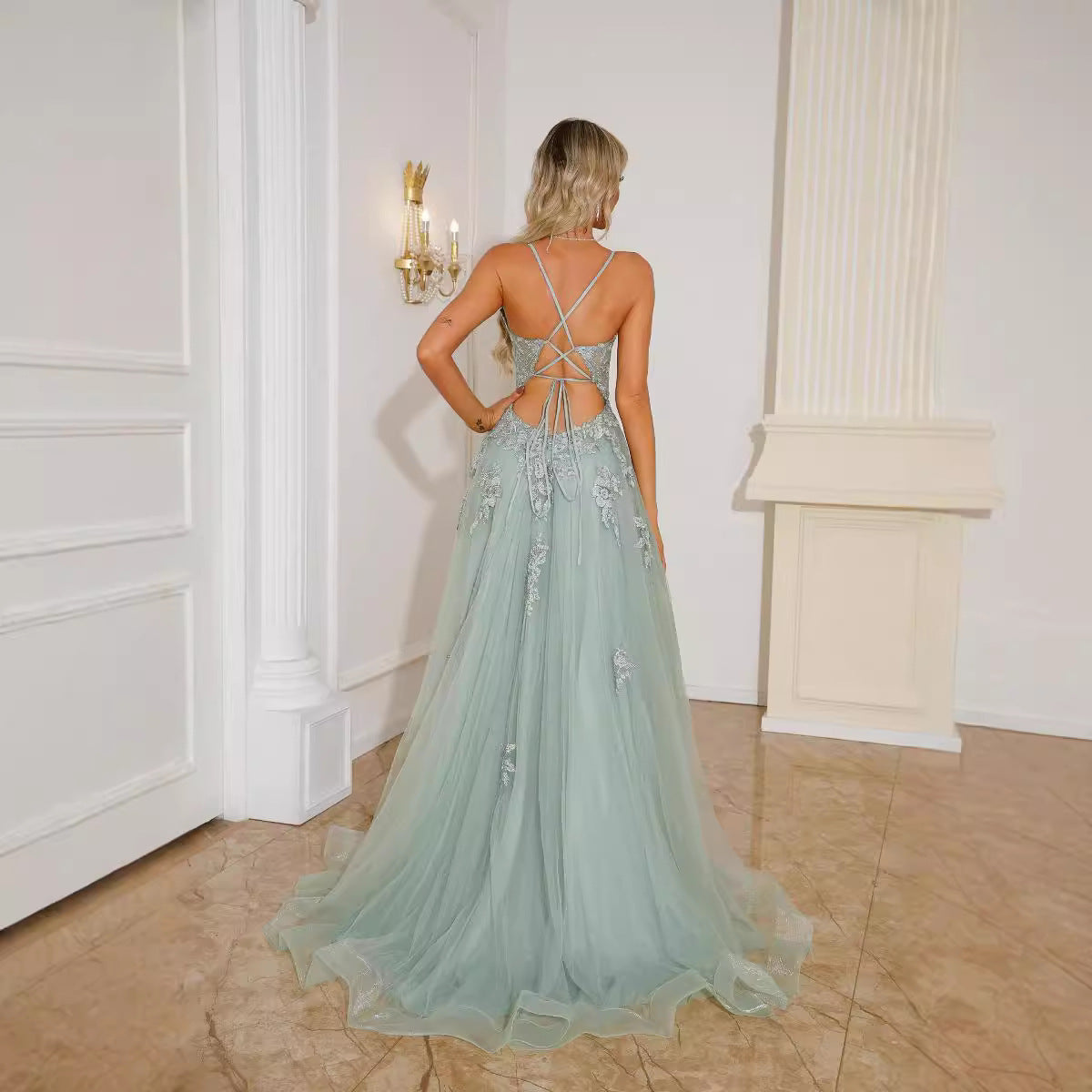 Robe de soirée longue à bretelles – style élégant, laçage et manches princesse