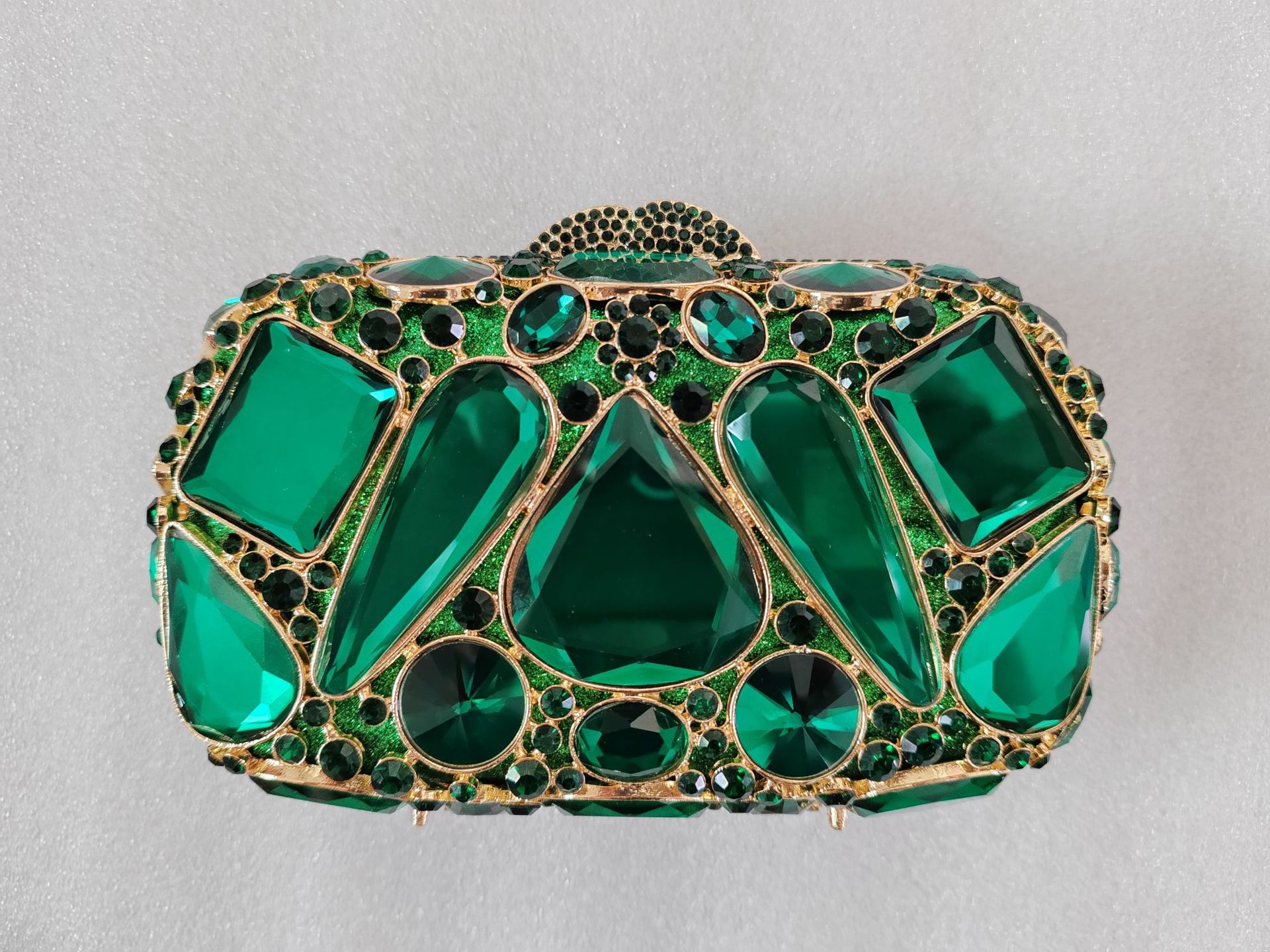 Pochette cristal diamant incrusté, chic pour femmes.