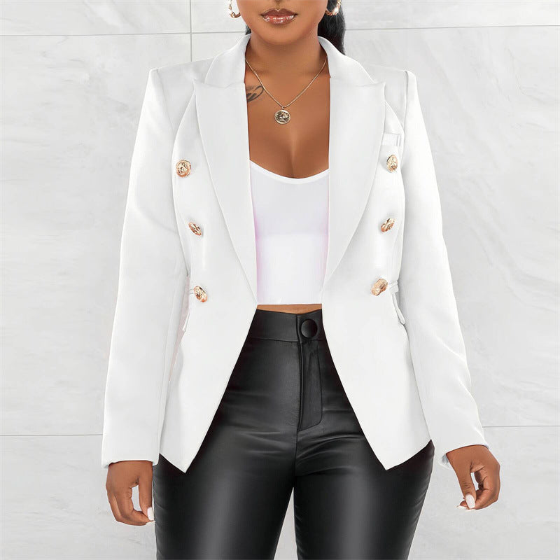 Veste tailleur petite taille femme moderne et flatteuse.