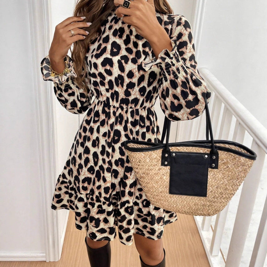 Robe léopard manches longues, fronces taille, cols et manchettes