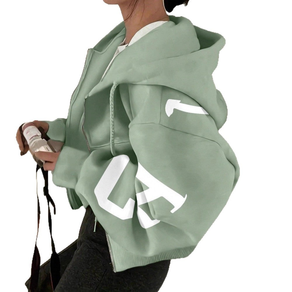 Sudadera casual con cremallera y mangas largas estampada, estilo relajado y moderno.