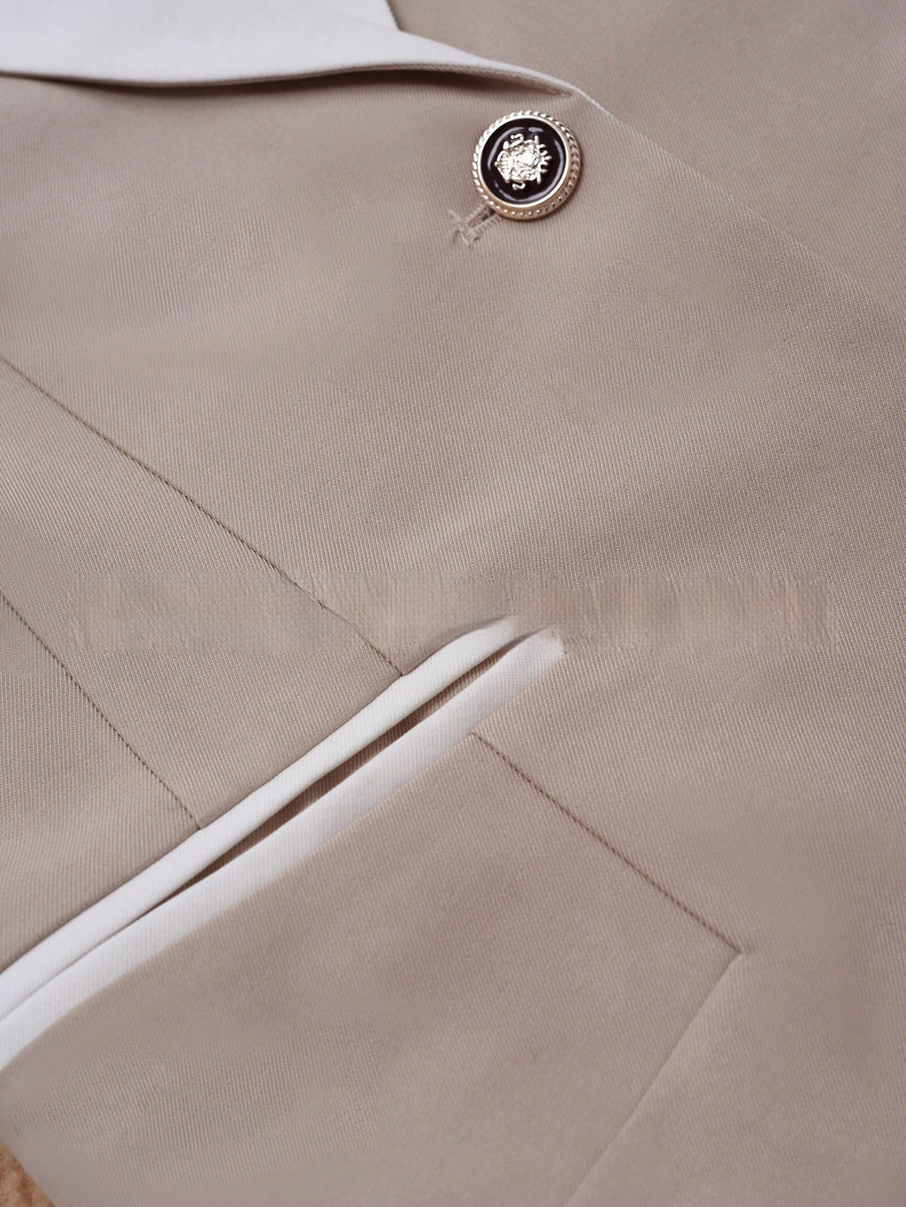 Elegant Women's Khaki Blazer – Chic Contrasting Buttons