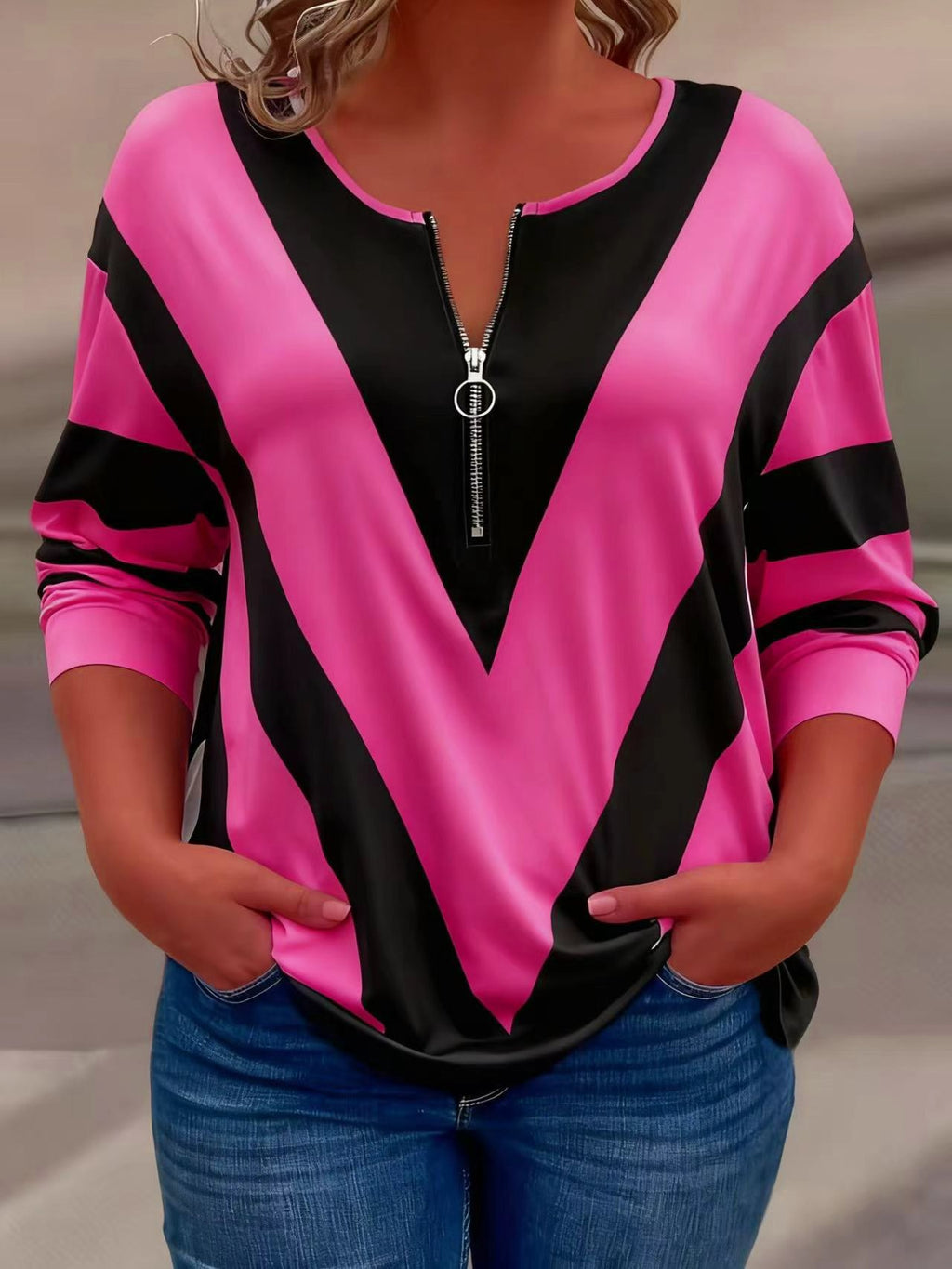 Camiseta color block com zíper, corte solto - casual e moderna.