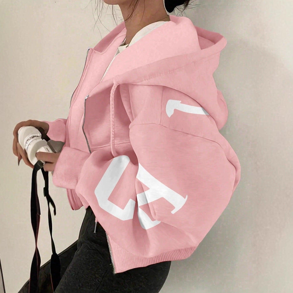 Sudadera casual con cremallera y mangas largas estampada, estilo relajado y moderno.