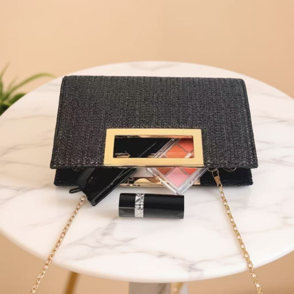 Nouveau sac clutch chaîne woven pour femmes stylées.