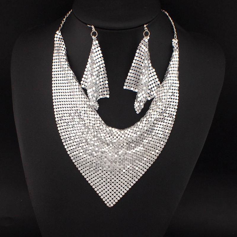 Écharpe soie sequins Oumei Liang – collier pendentif, boucles d’oreilles set festif
